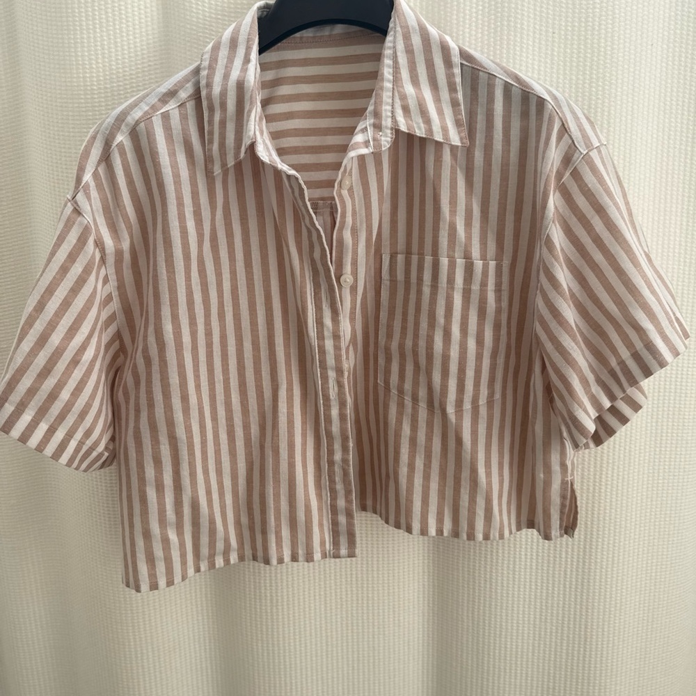 Uniqlo/GU Cropped Button-Down Shirt in Taupe and White Stripes